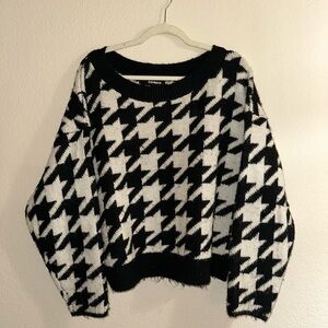 Express black + white houndstooth sweater Size XL